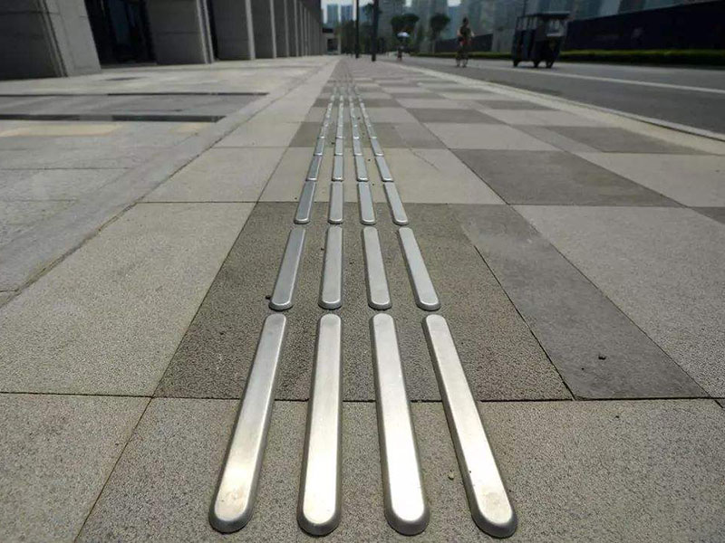 人行道盲道